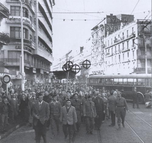 manifestants à Alger en 1960